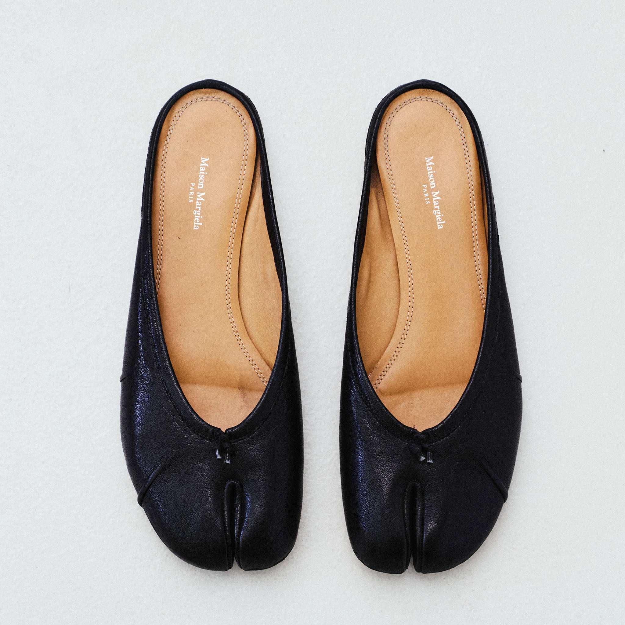 20 MAISON MARGIELA BLACK TABI LEATHER MULES