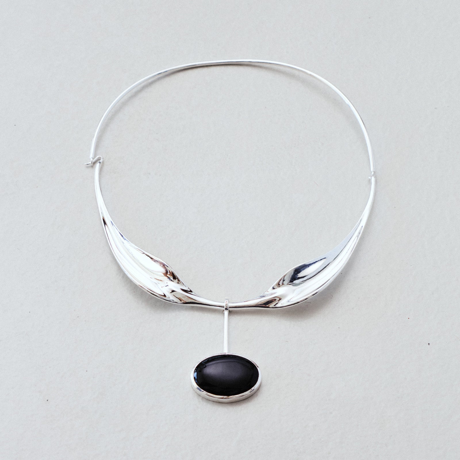 THE CHOKER